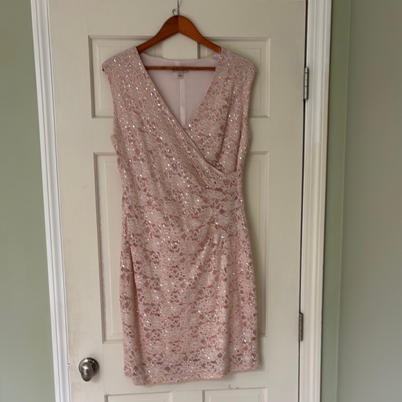 Pink Sleeveless V-Neck Dress with Lace and Sparkle ✨ - Picture 3 of 11